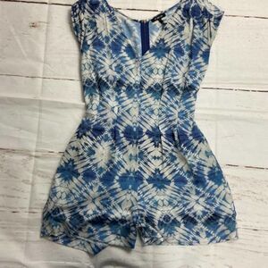 Kiind of blue white ikat tie dye silky cap sleeve romper pockets womens small